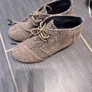 Toms Brown Patterned Lace-Up Shoes